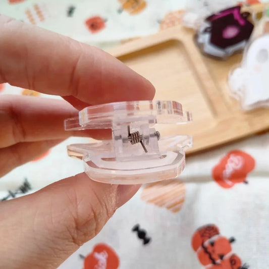 Weiliwonka Acrylic Clips - Spilled Tea