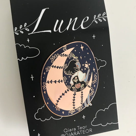 Lune Enamel Pin